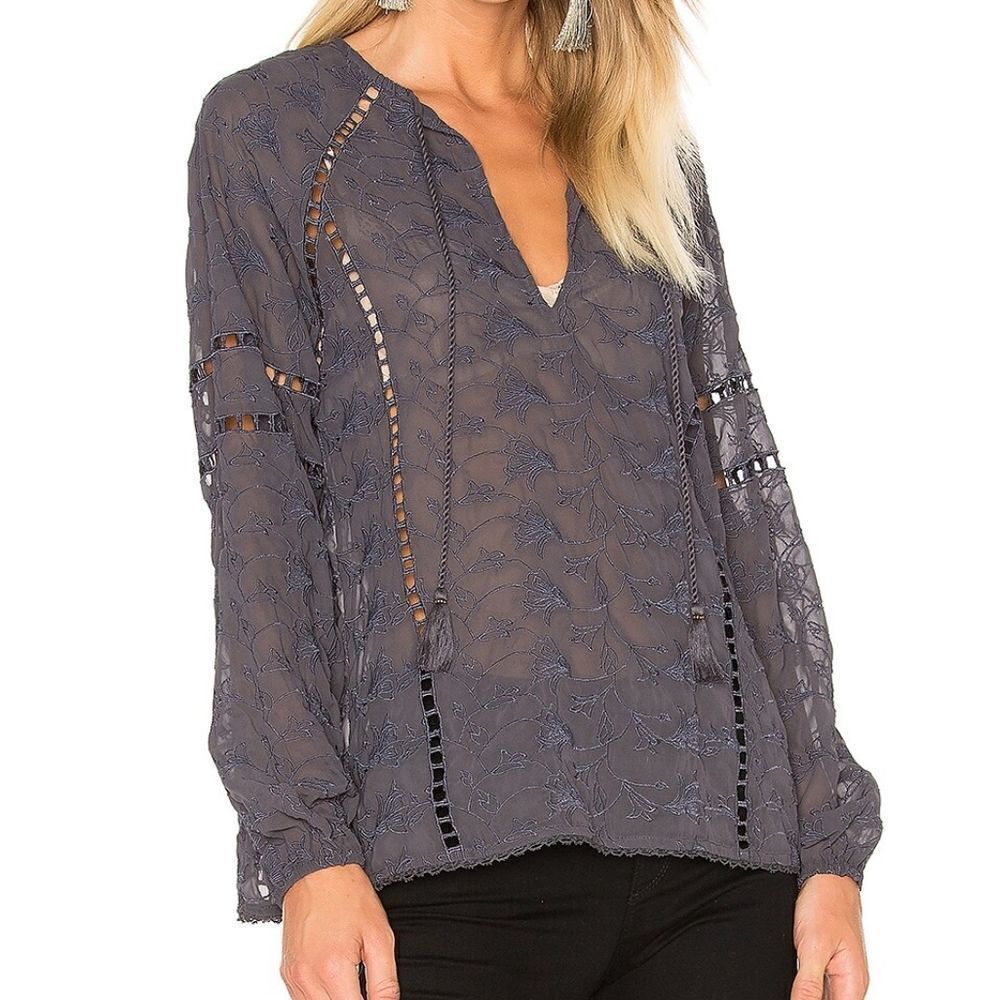 HOUSE OF HARLOW x REVOLVE blouse‎ Sophie embroidered v-neck in ash S